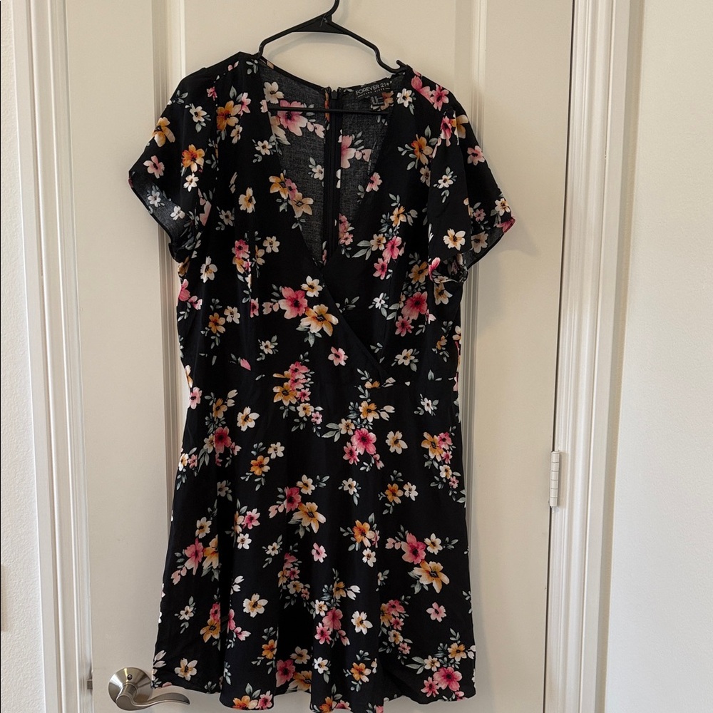Forever 21 Black Floral Plus Size Dress